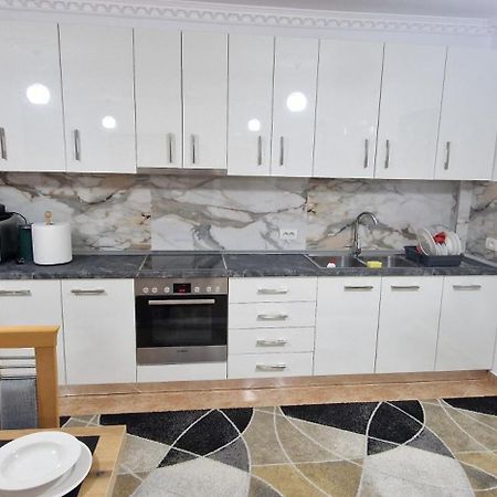 Daily Rent Apartment City Center Elbasan 6 Eksteriør billede