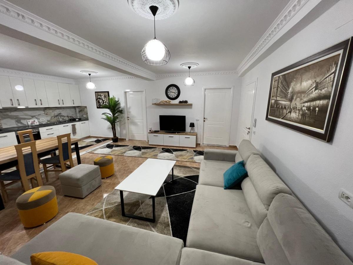 Daily Rent Apartment City Center Elbasan 6 Eksteriør billede