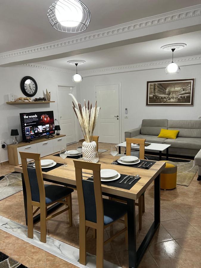 Daily Rent Apartment City Center Elbasan 6 Eksteriør billede