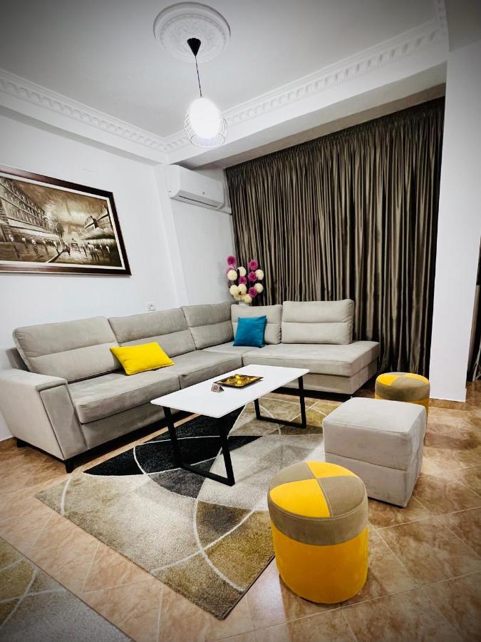 Daily Rent Apartment City Center Elbasan 6 Eksteriør billede