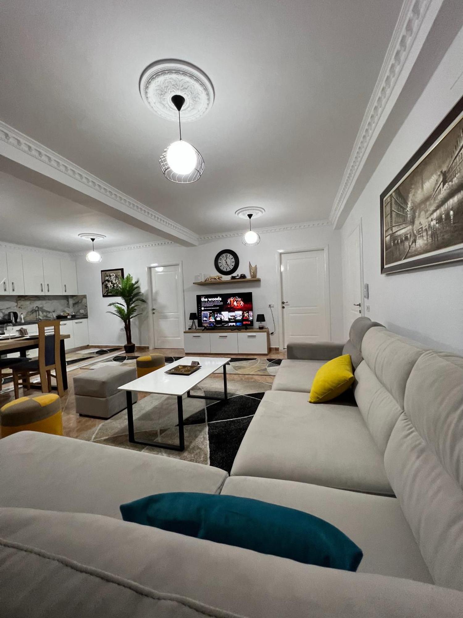 Daily Rent Apartment City Center Elbasan 6 Eksteriør billede